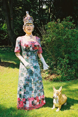 queen and corgi